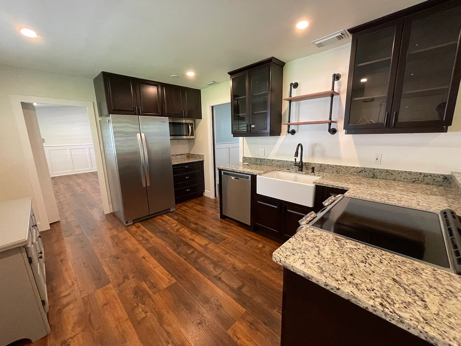 2 bed, 1154 sqft, $2,455 — Photo 2