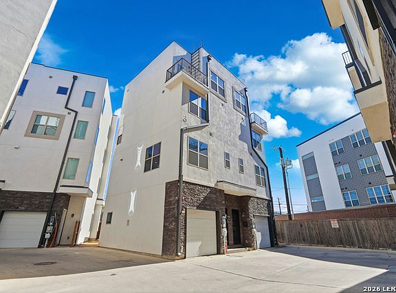 2nd image of 1817 N Saint Marys St #301