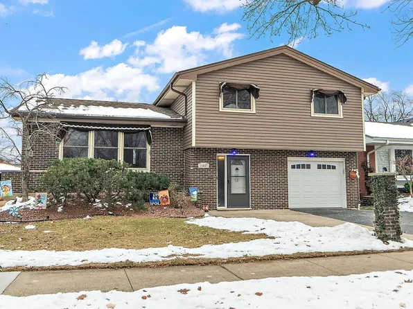 10657 S Laramie Ave, Oak Lawn, IL 60453