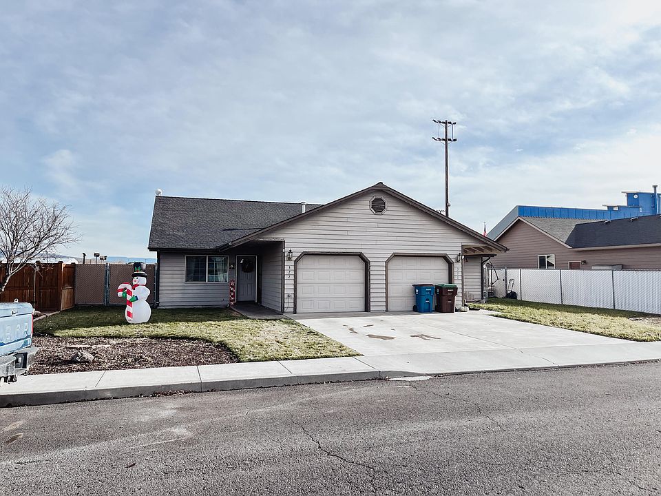 1st image of 320 SE Mercury Ln