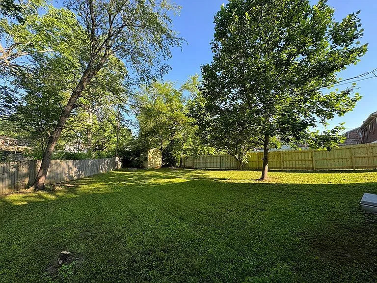 105 Astor Pl — Photo 25