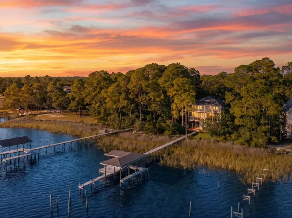 7109 Wells Ave, Navarre, FL 32566