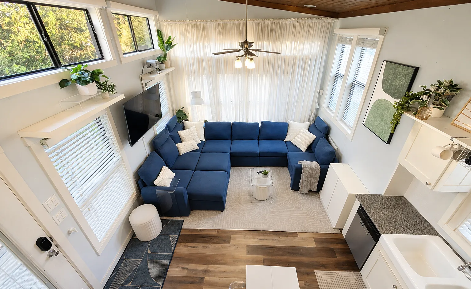 2 bed, 399 sqft, $2,250 — Photo 3