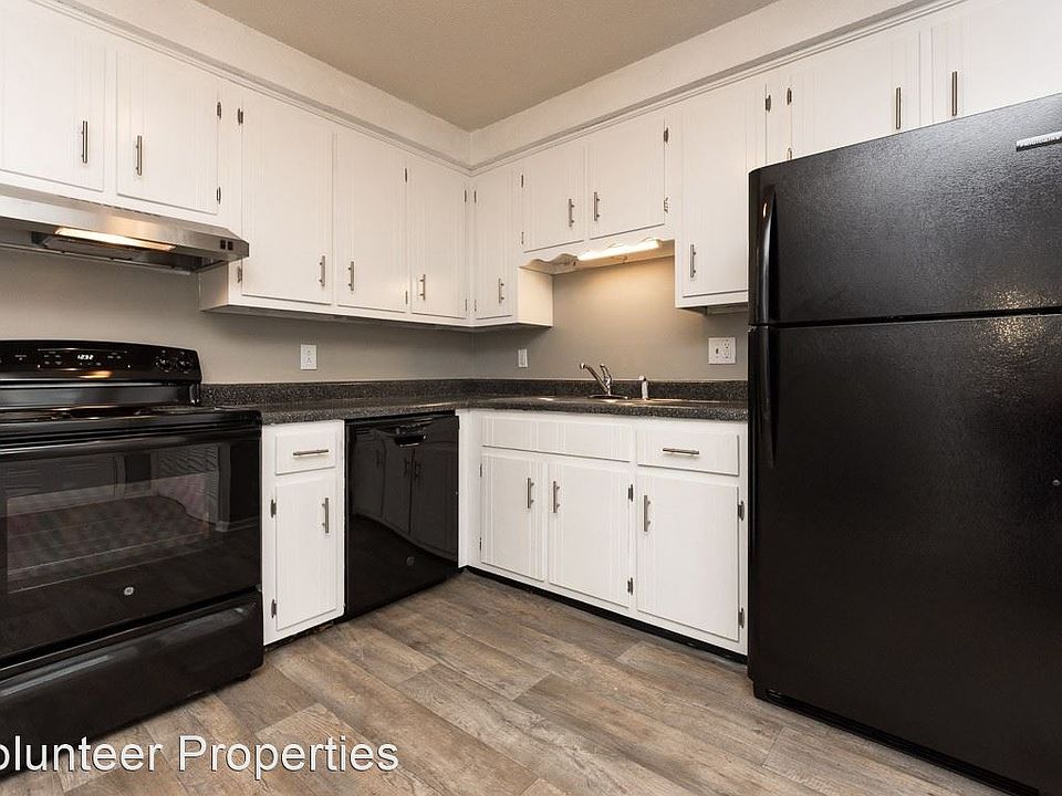 1st image of 813 Golf View Pl #815D