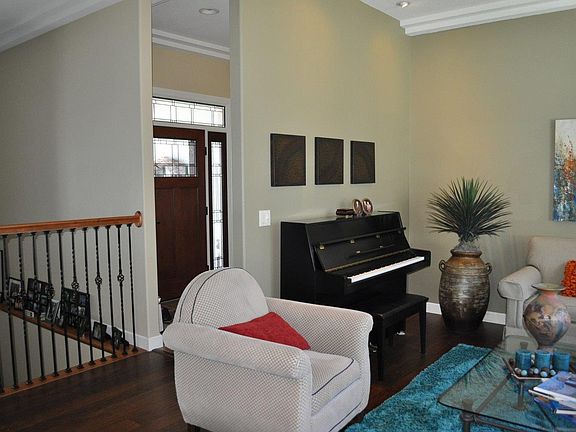 2nd image of 32 Venetian Dr