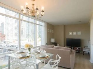 4 H Spadina Ave #302, Toronto, ON M5V3Z9
