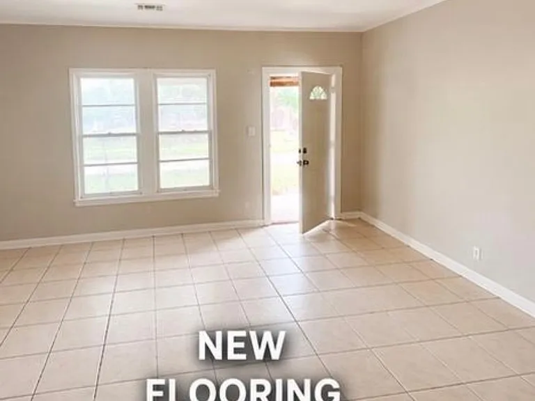 1224 Sloan Ave — Photo 3