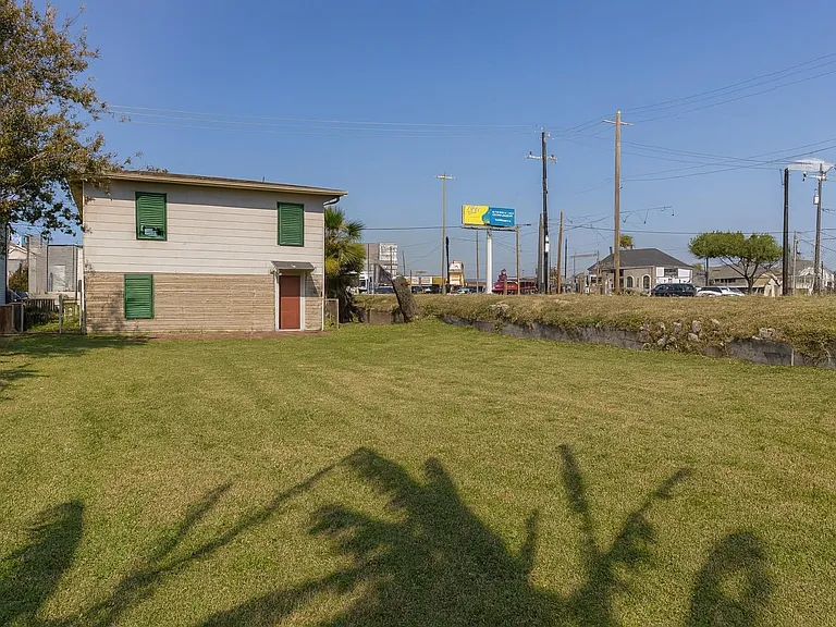 6113 Avenue Q 1/2 #2 — Photo 18