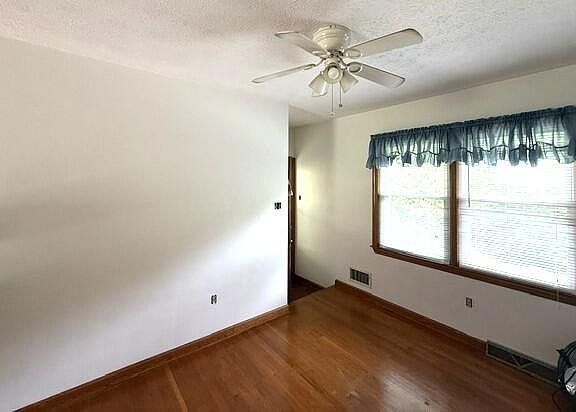 4th image of 607 Heatherton Dr