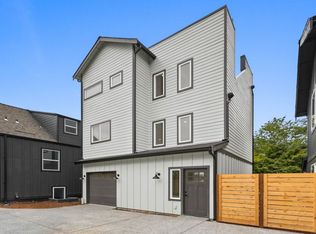 3207 NE 98th St, Seattle, WA 98115
