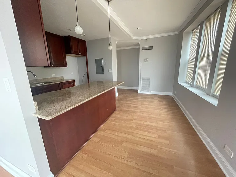 10 N Sheridan Rd. — Photo 15