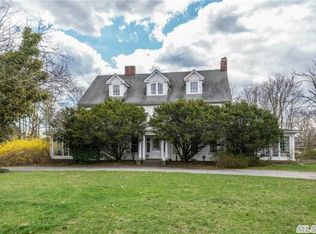 344 Middle Rd, Bayport, NY 11705