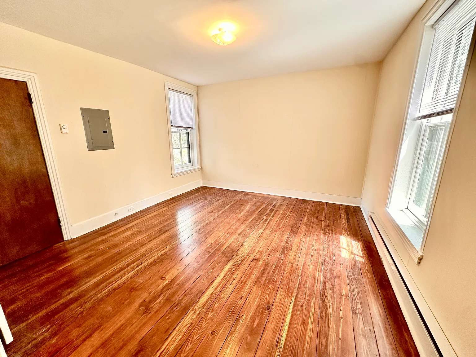 1 bed, 400 sqft, $1,200 — Photo 2