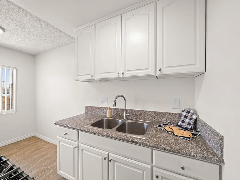 11100 Pangborn Ave. — Photo 30