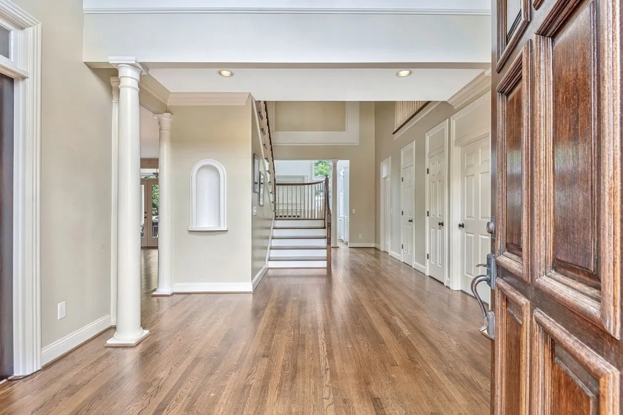 4 bed, 4.5 bath, 3377 sqft, $8,800 — Photo 2