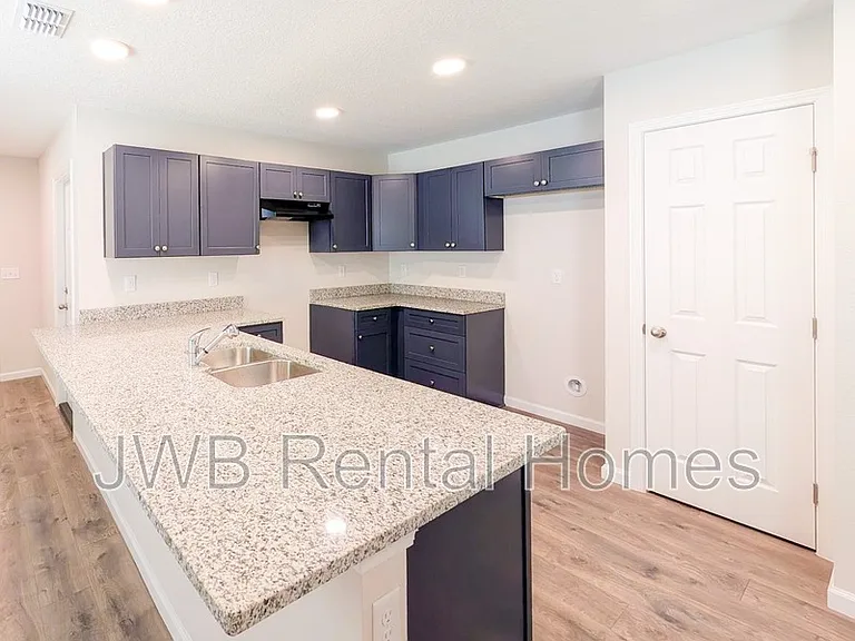 9007 Cocoa Ave — Photo 2