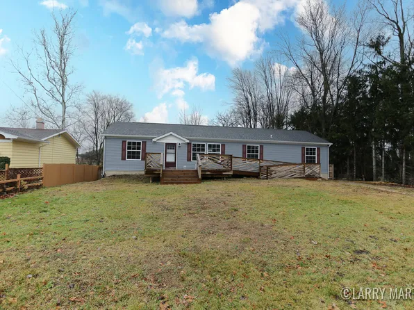 1209 Woodland Dr, Wayland, MI 49348