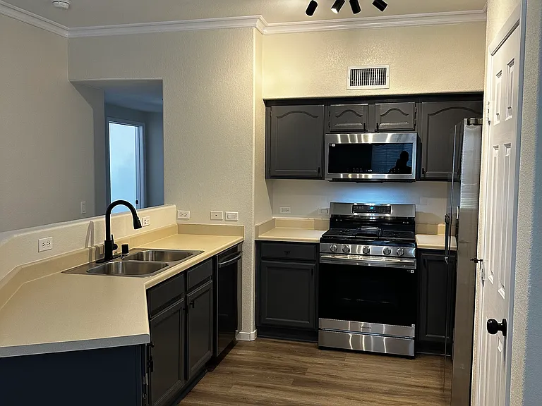 10245 S Maryland Pkwy #1205 — Photo 2