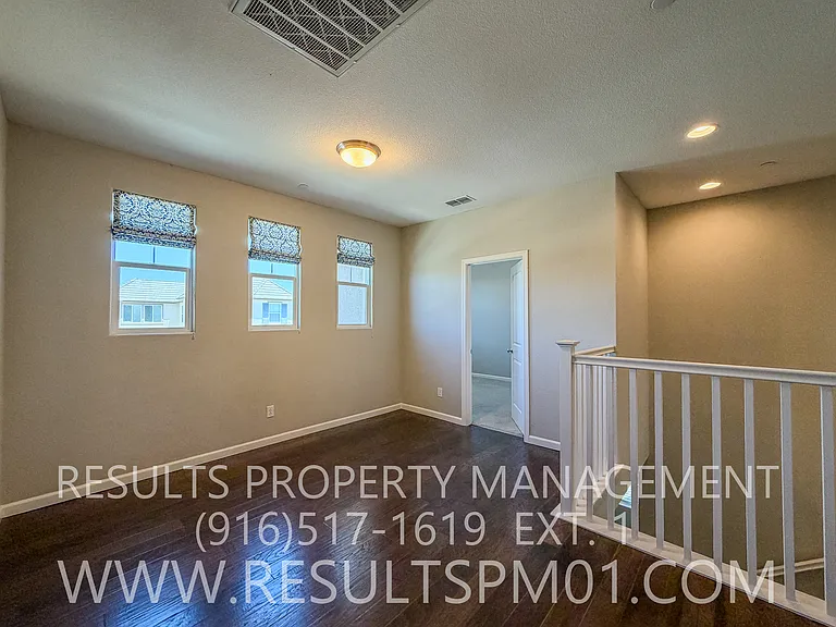 1041 Bridlewood Dr — Photo 16