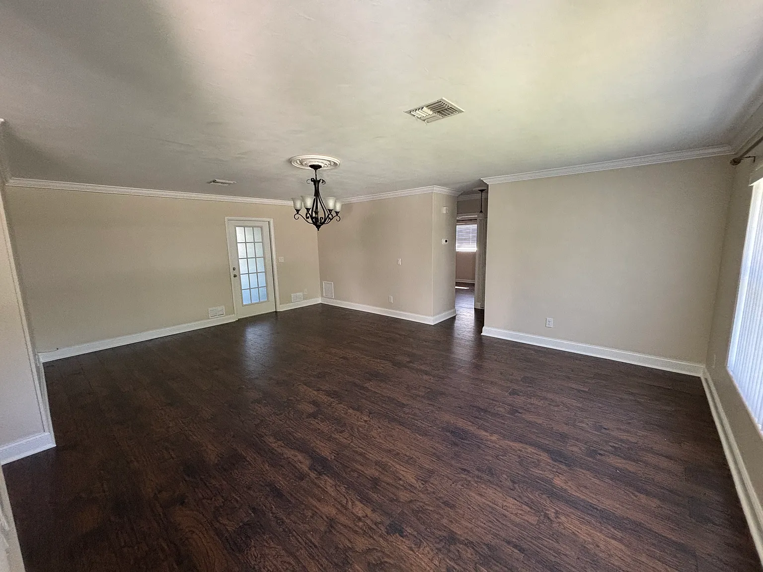 3 bed, 1.5 bath, 1235 sqft, $2,100 — Photo 2
