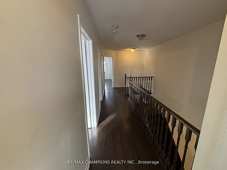 64 Pennycross Cres — Photo 7