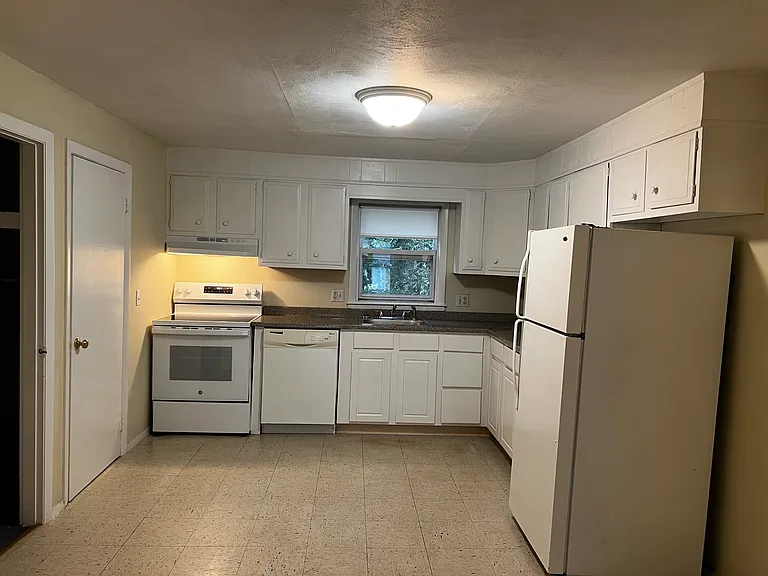70 Lorchris St #9 — Photo 4