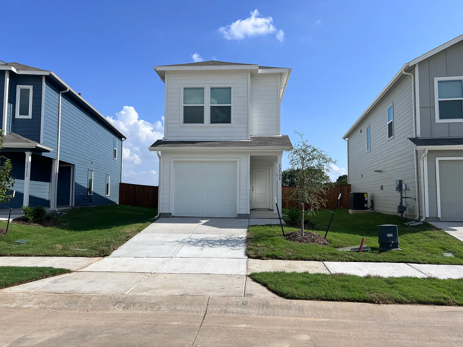4 bed, 2.5 bath, 1550 sqft, $2,395 — Photo 1