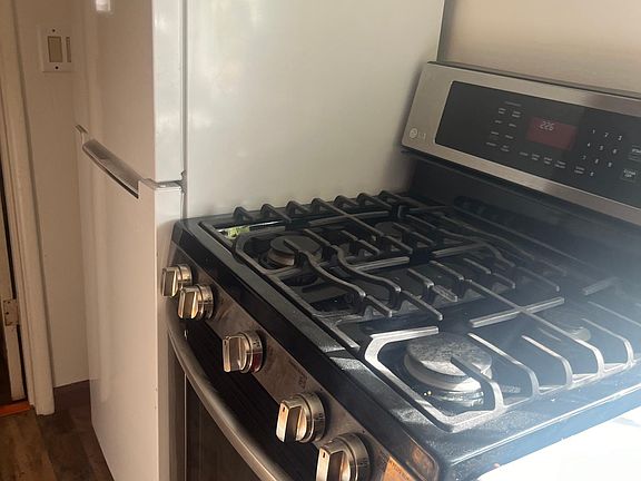 5th image of 815 2nd St