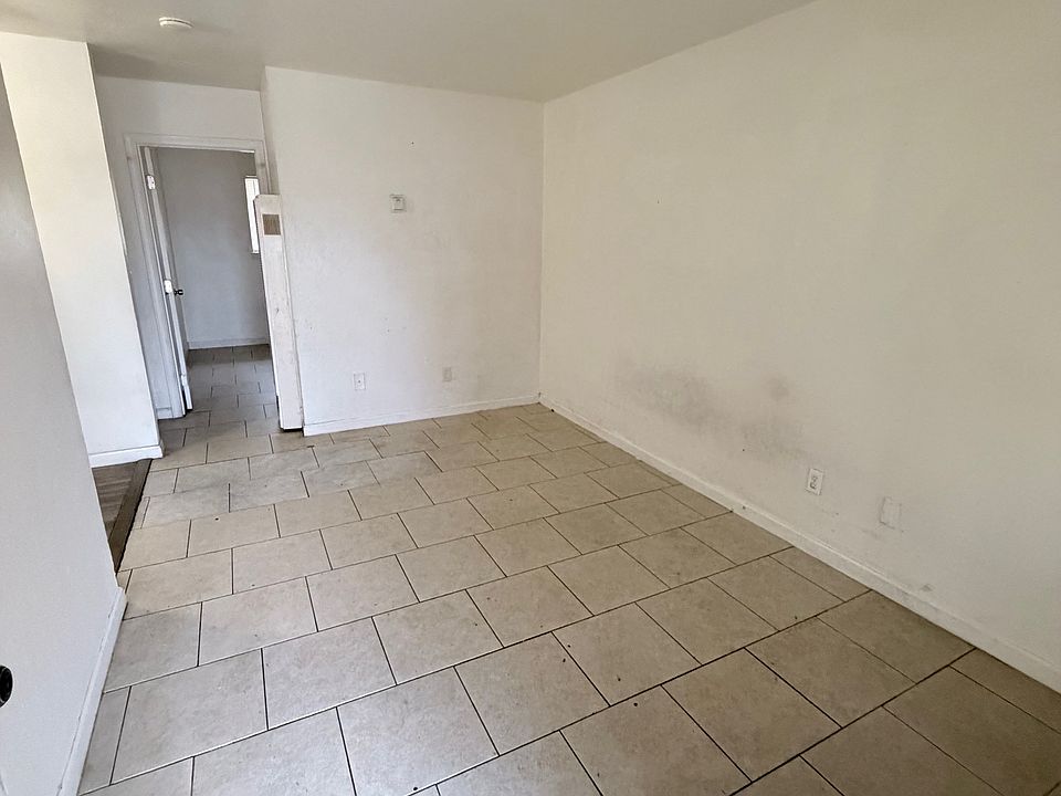 2nd image of 3914 N Effie St