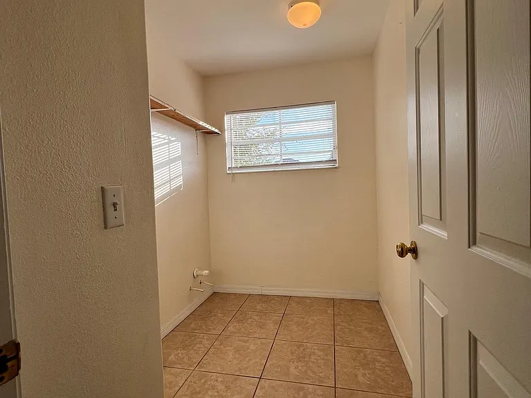 3986 Rollingsford Cir — Photo 24