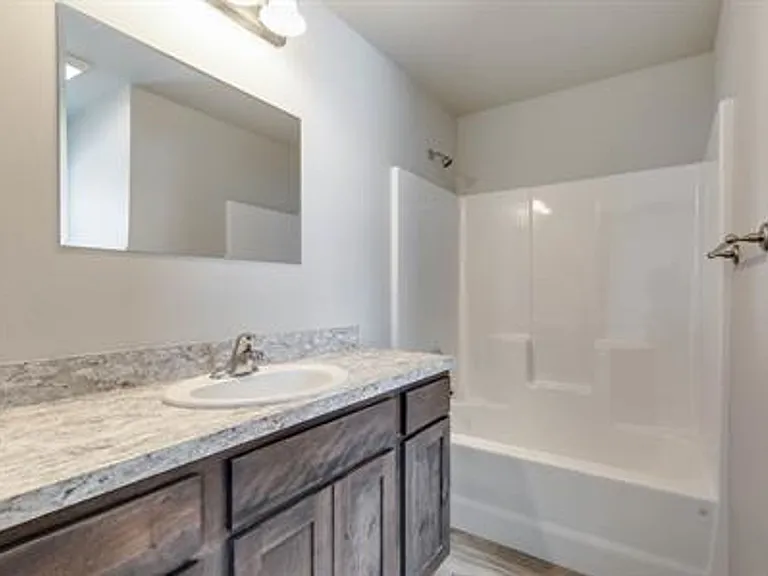 1307 Westwood Cir — Photo 6
