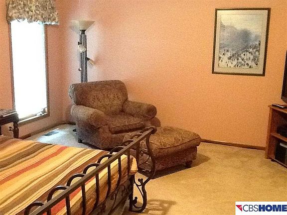 5th image of 374 S 160th St