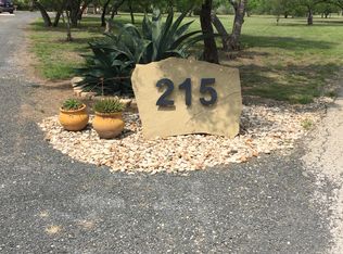 215 Acacia Dr N, Uvalde, TX 78801