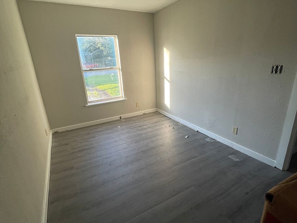 2nd image of 904 S Kansas St