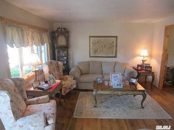 5th image of 1015 Thompson Dr