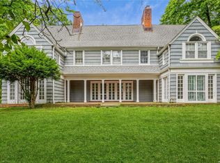 17 North Dr, Great Neck, NY 11021