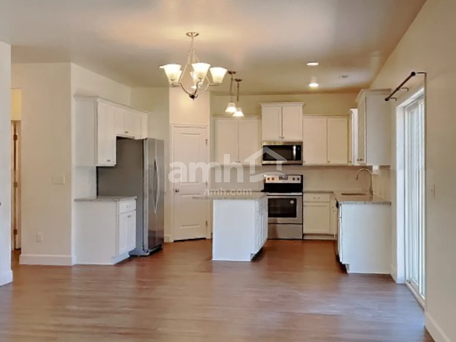 5 bed, 3.0 bath, 2529 sqft, $2,795 — Photo 3