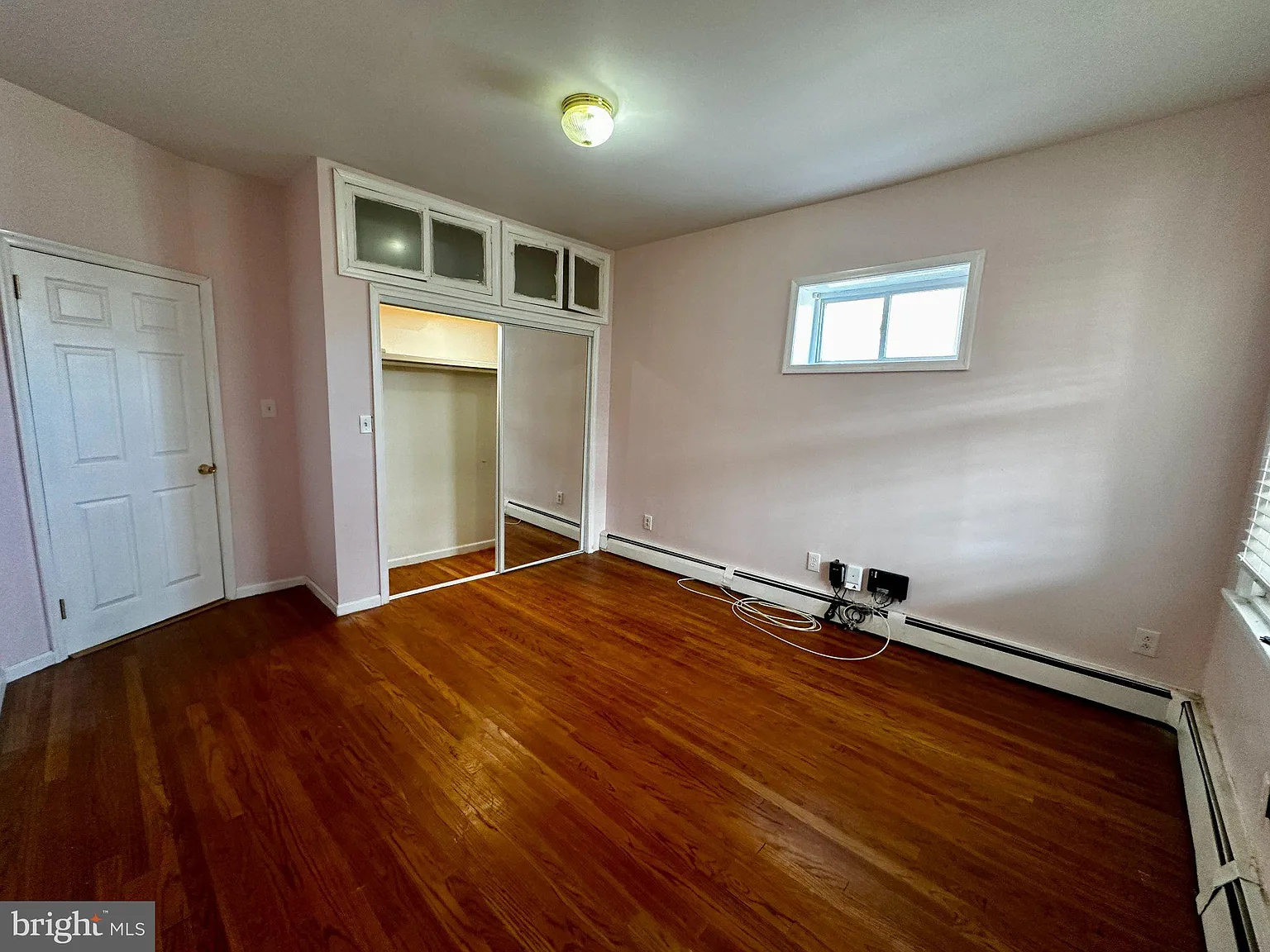 2 bed, 1.0 bath, 2466 sqft, $1,650 — Photo 4