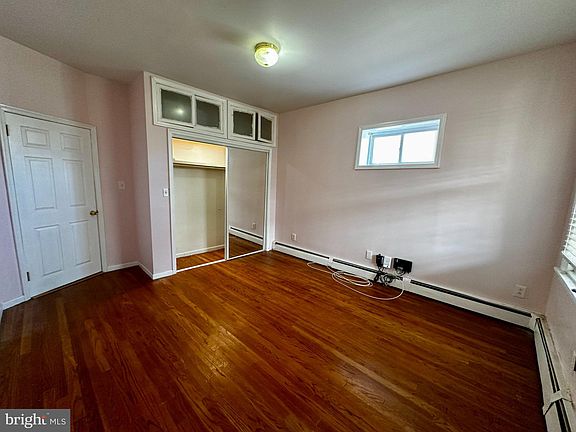 4th image of 912 Ridge Ave #1