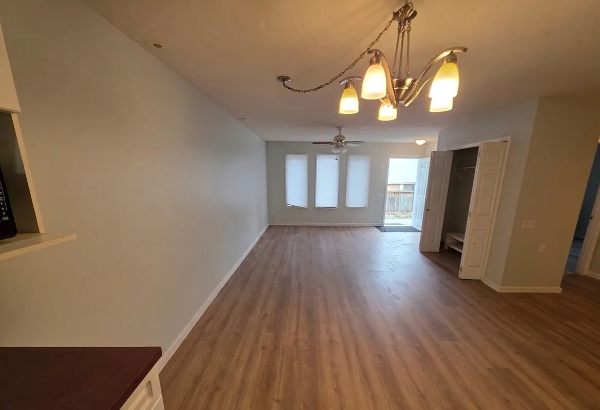 4804 51 ave — Photo 3
