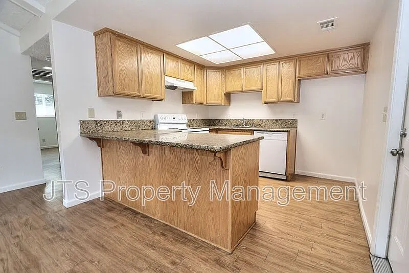 2 bed, 2.0 bath, 1114 sqft, $1,795 — Photo 4