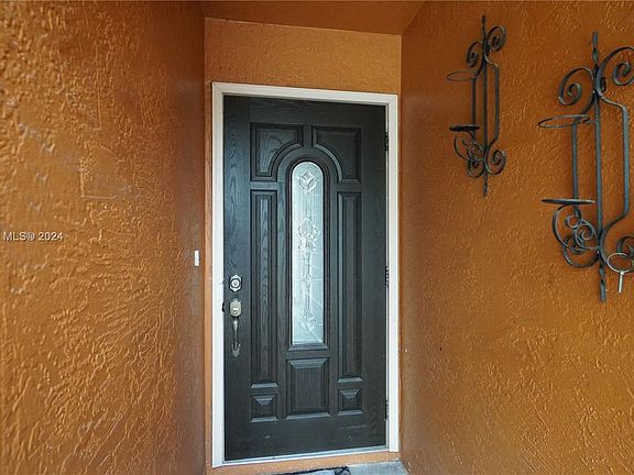 3rd image of 743 SW 10th St