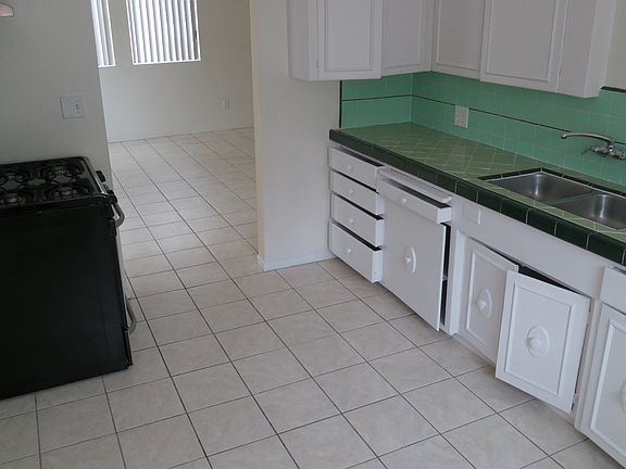 3rd image of 628 W California Ave