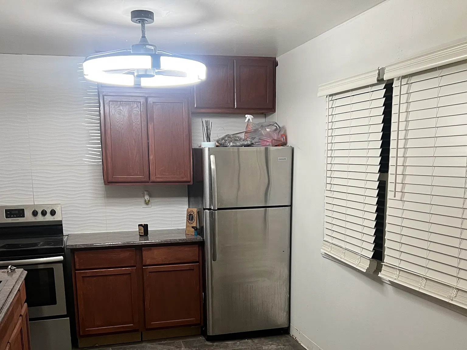 3 bed, 864 sqft, $1,360 — Photo 4