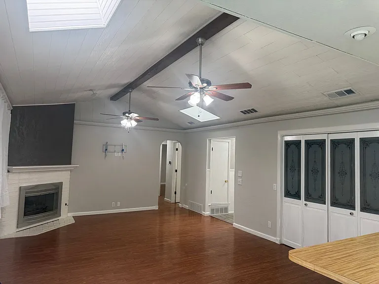 305 Wilson St — Photo 3