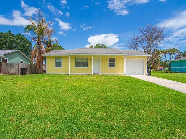 205 SW Voltair Ter — Photo 31