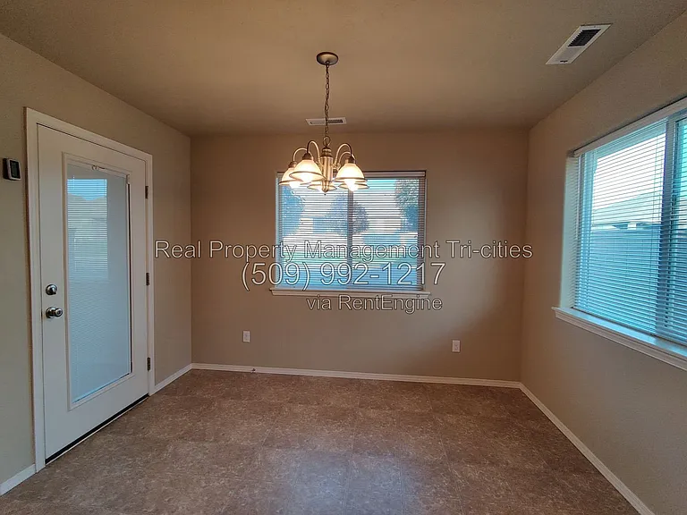 2667 Torrey Pines Way — Photo 14