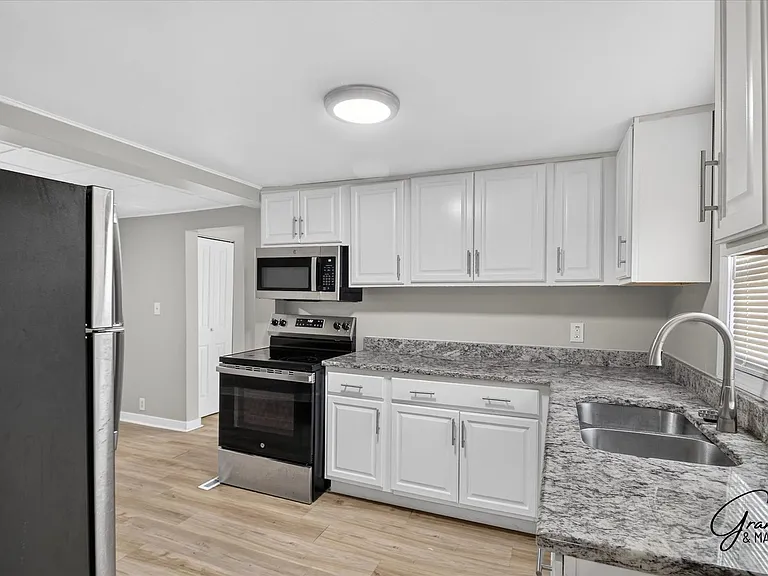 14340 Hendricks Ave — Photo 6