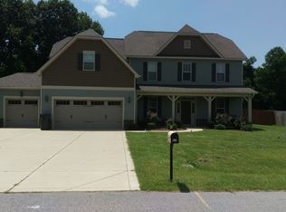 929 Pecan Grove Loop, Hope Mills, NC 28348