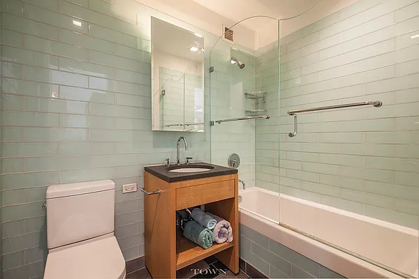 Rented by LEVEN Real Estate | media 11